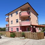 Apartment Illa